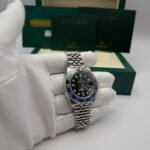 Rolex GMT Master 2 Batgirl 
Baujahr: 23.07.2019
Referenz: 126710BLNR
Lieferumfang: Box + Papiere
Zustand: Verklebt
Preis: 15.490€