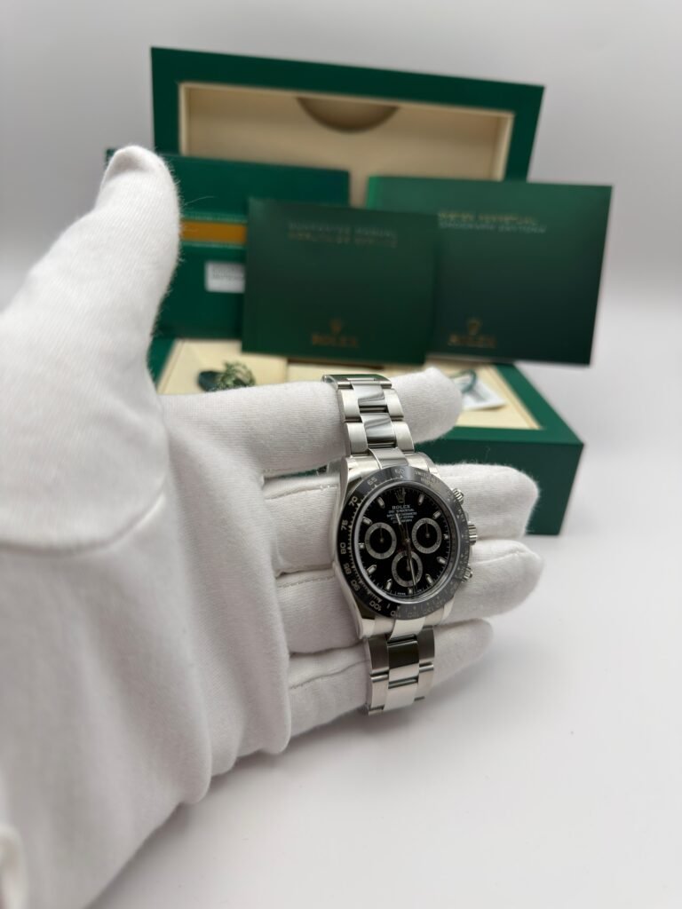Rolex Daytona Black Dial
Baujahr: 28.05.2018
Referenz: 116500LN
Lieferumfang: Box + Papiere + Erstkaufrechnung
Zustand: Leichte Gebrauchsspuren
Preis: 23.490€