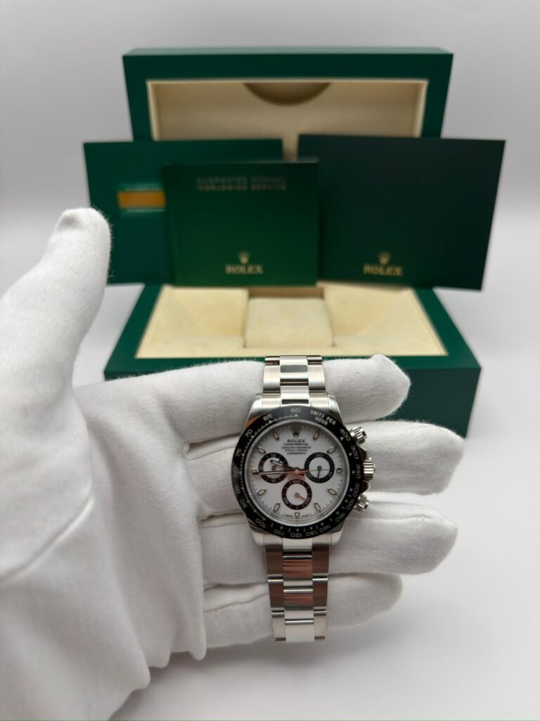 Rolex Daytona Panda
Baujahr: 16.06.2019
Referenz: 116500LN
Lieferumfang: Box + Papiere
Zustand: Gut
Preis: 25.990€
