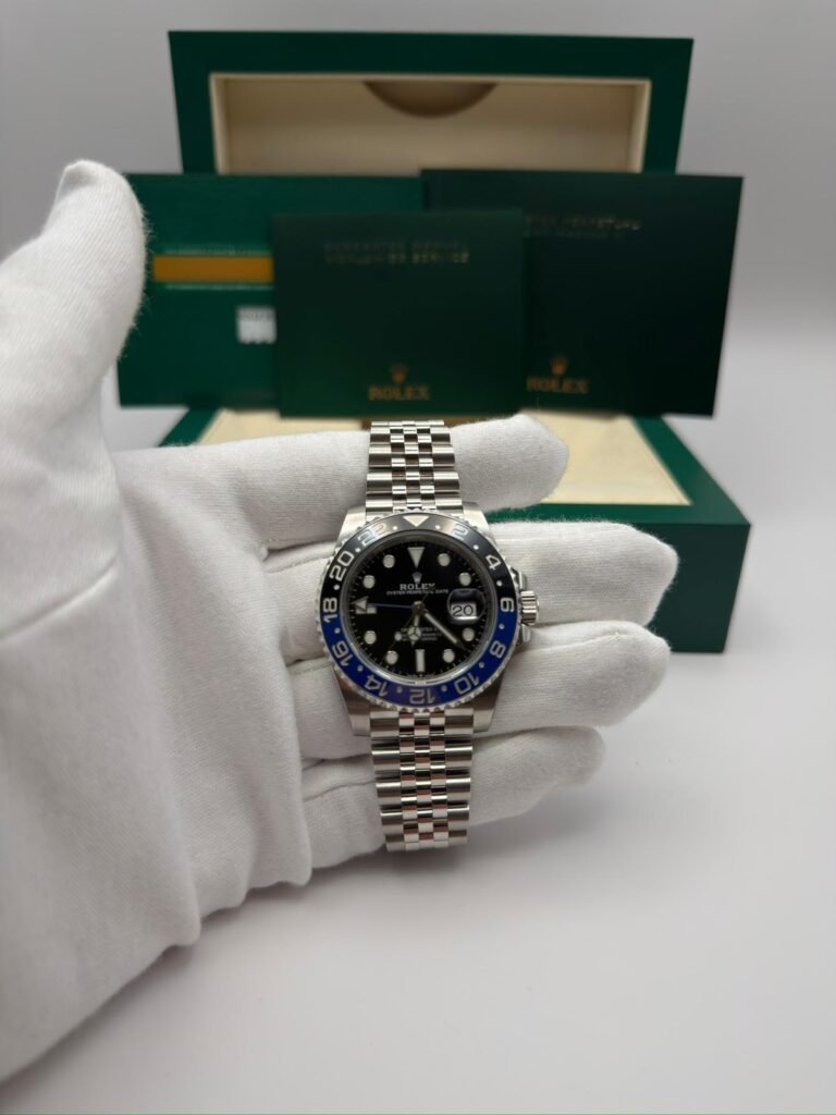 Rolex GMT Master 2 Batgirl 
Baujahr: 23.07.2019
Referenz: 126710BLNR
Lieferumfang: Box + Papiere
Zustand: Verklebt
Preis: 15.490€
