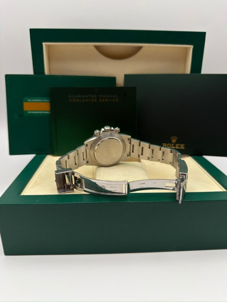 Rolex Daytona Panda
Baujahr: 16.06.2019
Referenz: 116500LN
Lieferumfang: Box + Papiere
Zustand: Gut
Preis: 25.990€