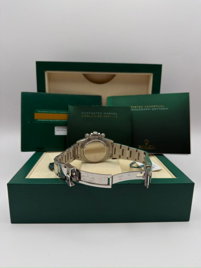 Rolex Daytona Black Dial
Baujahr: 28.05.2018
Referenz: 116500LN
Lieferumfang: Box + Papiere + Erstkaufrechnung
Zustand: Leichte Gebrauchsspuren
Preis: 23.490€