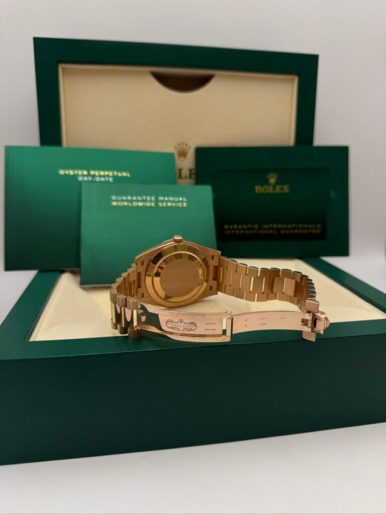 Rolex Day Date 40 Olive Dial
Baujahr: 02.10.2019
Referenz: 228235
Lieferumfang: Box + Papiere
Zustand: Gut
Preis: 44.990€