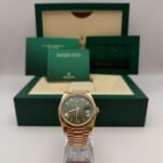 Rolex Day Date 40 Olive Dial
Baujahr: 02.10.2019
Referenz: 228235
Lieferumfang: Box + Papiere
Zustand: Gut
Preis: 44.990€