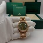 Rolex Day Date 40 Olive Dial
Baujahr: 02.10.2019
Referenz: 228235
Lieferumfang: Box + Papiere
Zustand: Gut
Preis: 44.990€